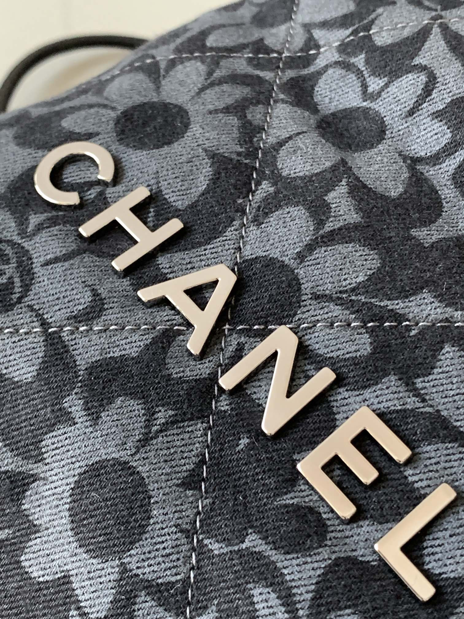 Ch**el 22 MINI HANDBAG 20x19X6cm