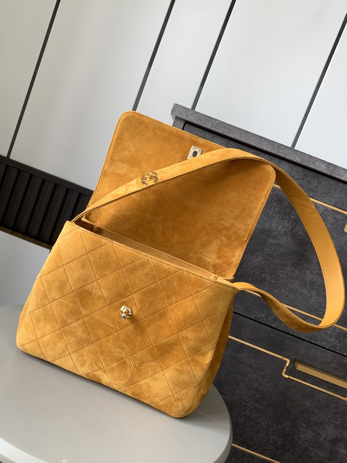 Ch**el Vintage bag 28x12.5x24cm