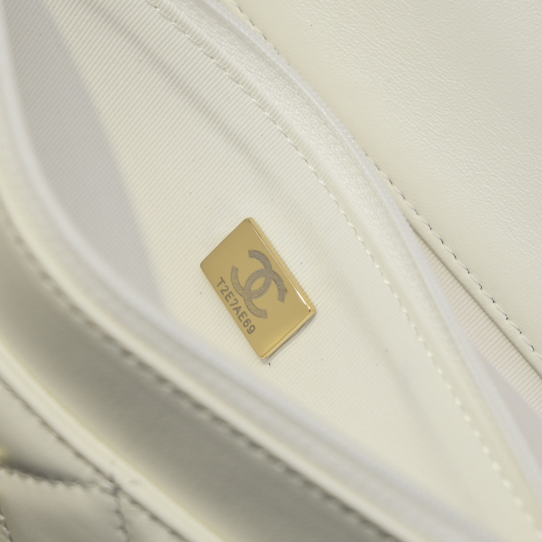 Ch**el Clutch With Chain 19cm