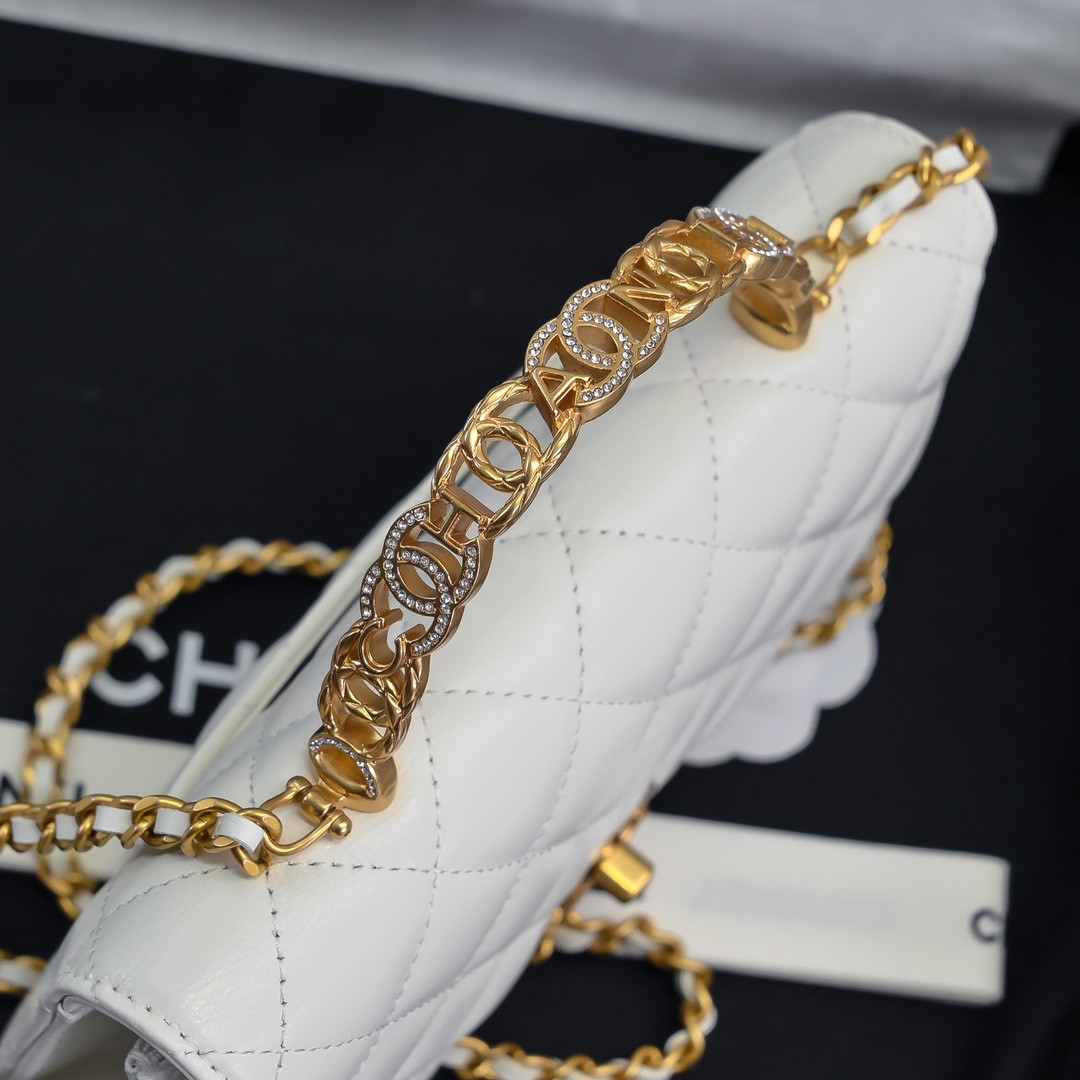 Ch**el Clutch With Chain 19cm