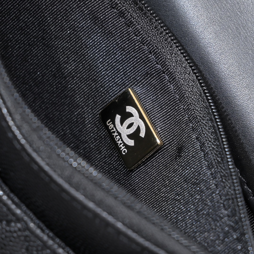 Ch**el WOC CLASSIC WALLET ON CHAIN 19cm