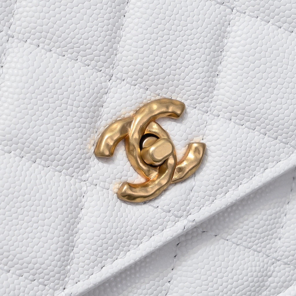 Ch**el WOC CLASSIC WALLET ON CHAIN 19cm