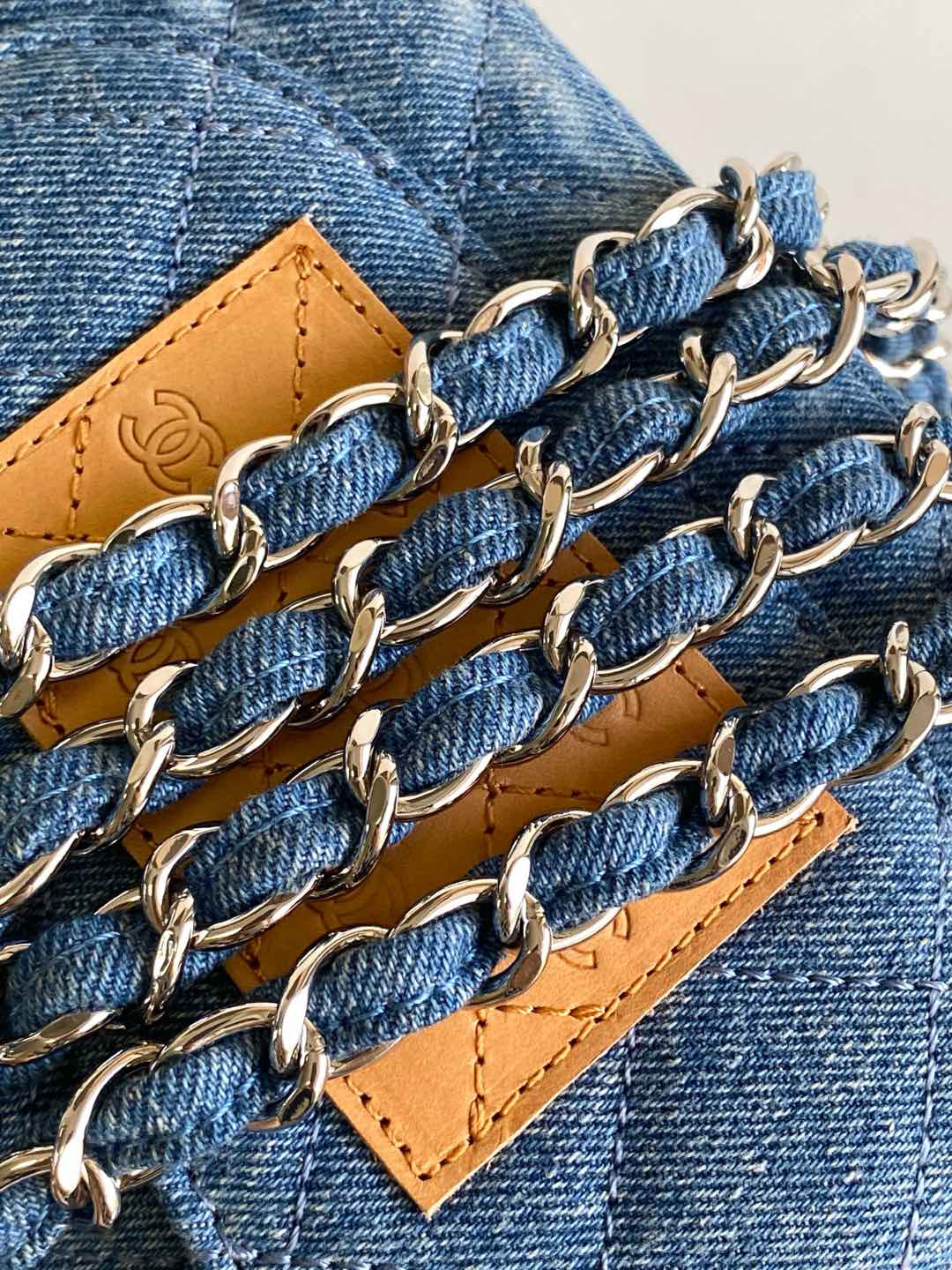 Ch**el Mini CF vintage 20cm