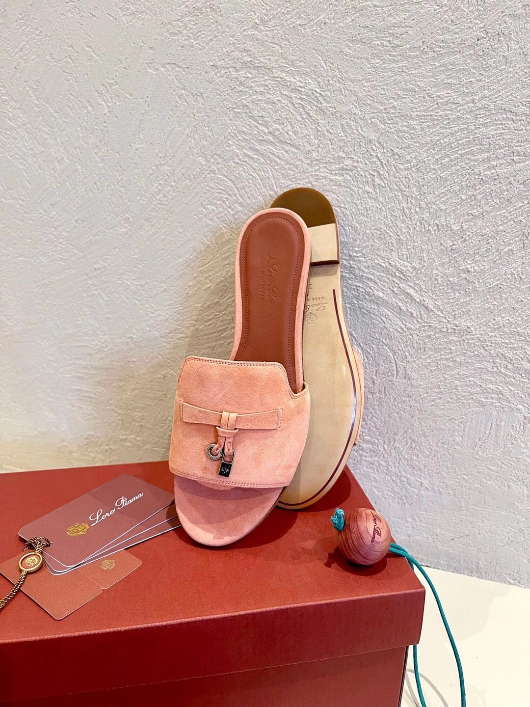 UA L0r0 P1ana Summer Charms Sandal