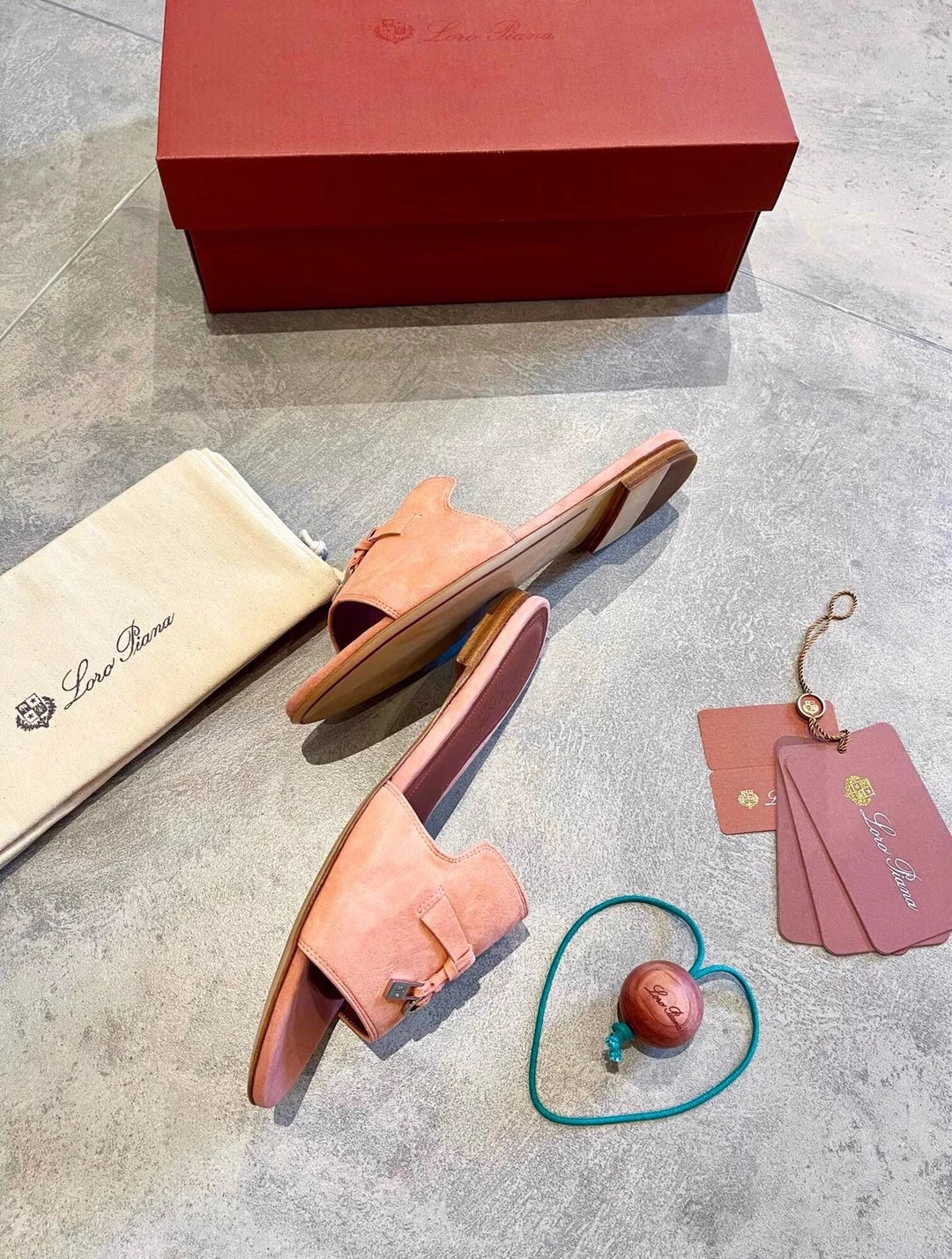 UA L0r0 P1ana Summer Charms Sandal