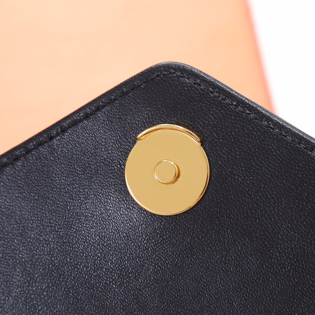 Y51 LOULOU medium in MATELASSÉ lambskin 29x17x8cm