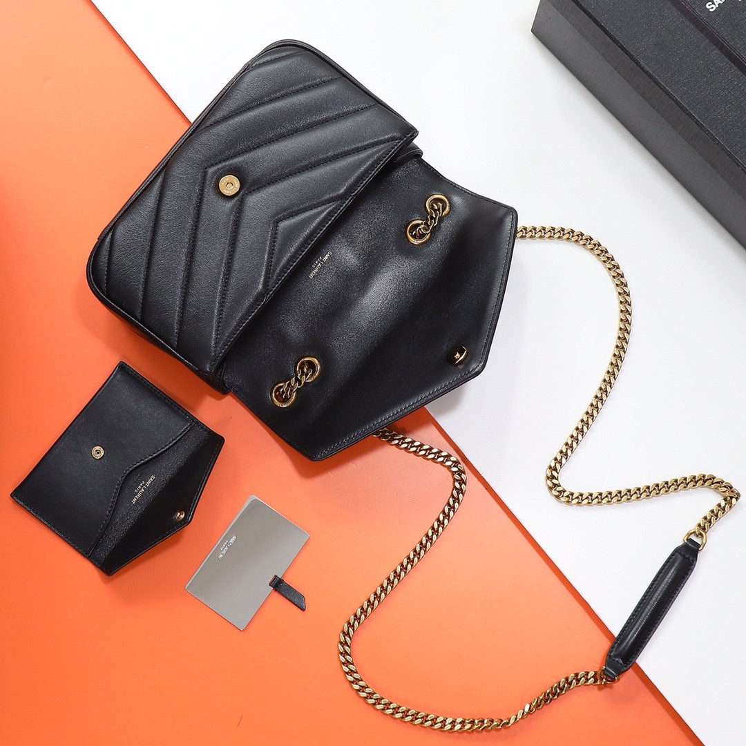 Y51 LOULOU small in MATELASSÉ lambskin 24x14x6cm