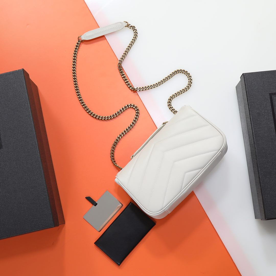 Y51 LOULOU small in MATELASSÉ lambskin 24x14x6cm