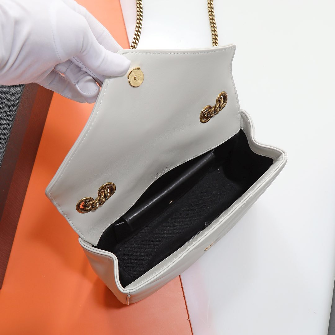 Y51 LOULOU small in MATELASSÉ lambskin 24x14x6cm