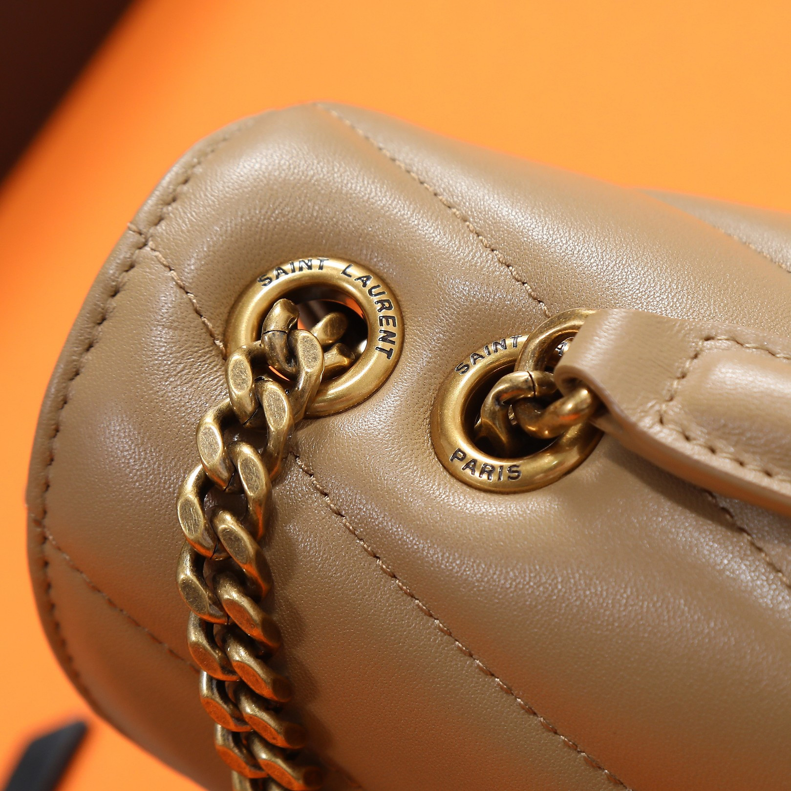 Y51 LOULOU small in MATELASSÉ lambskin 24x14x6cm