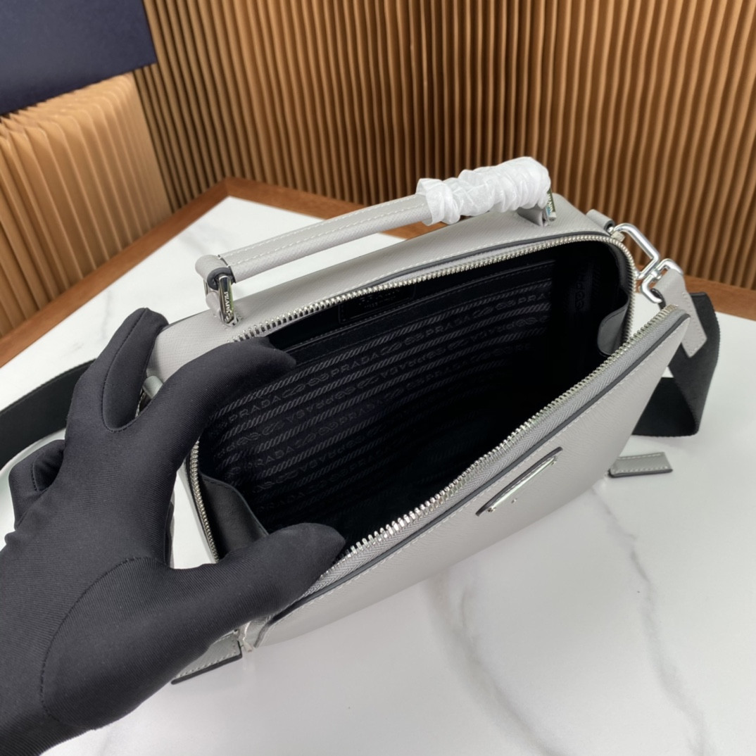 Pra*a Medium Brique Saffiano leather bag 22x16x6cm