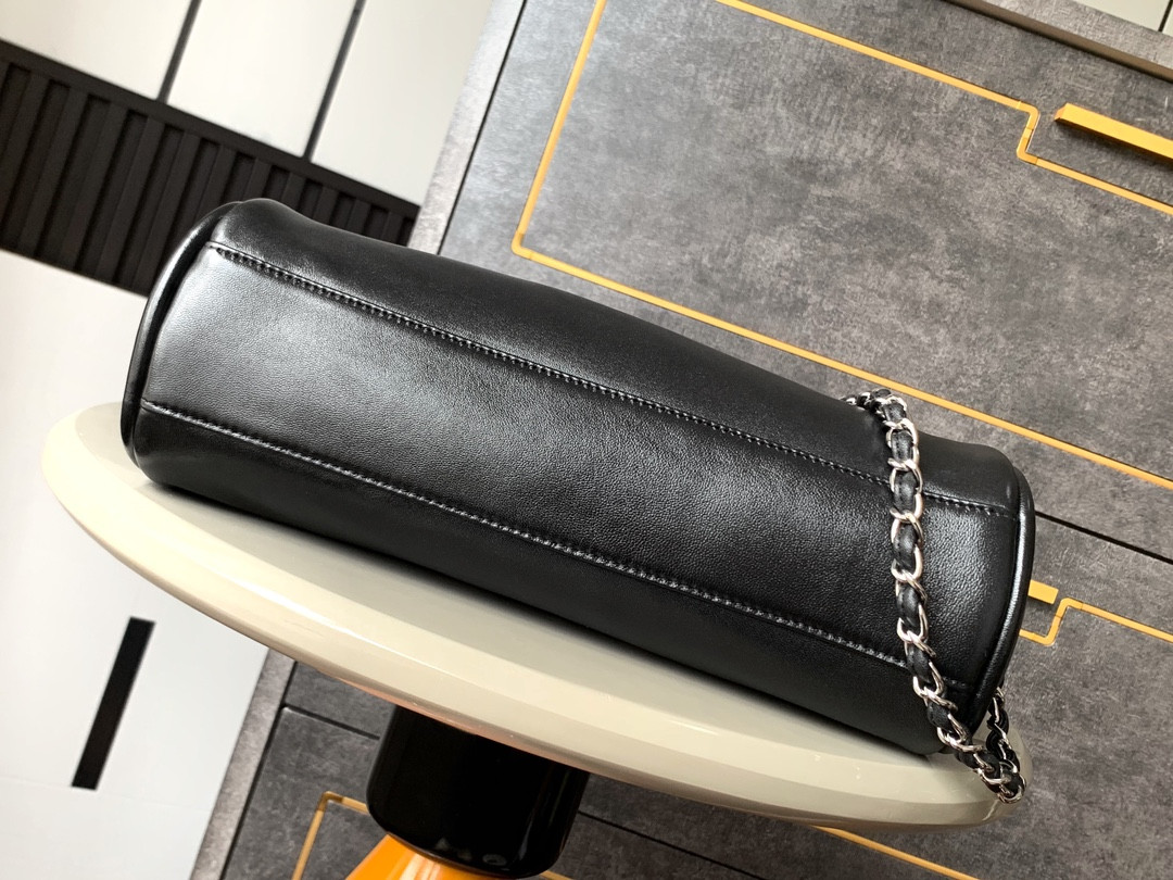 Ch**el OHANEL hobo bag 30x20x12cm