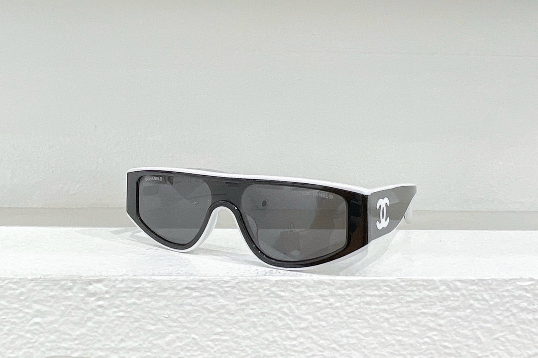 Ch**el Glasses EL6056