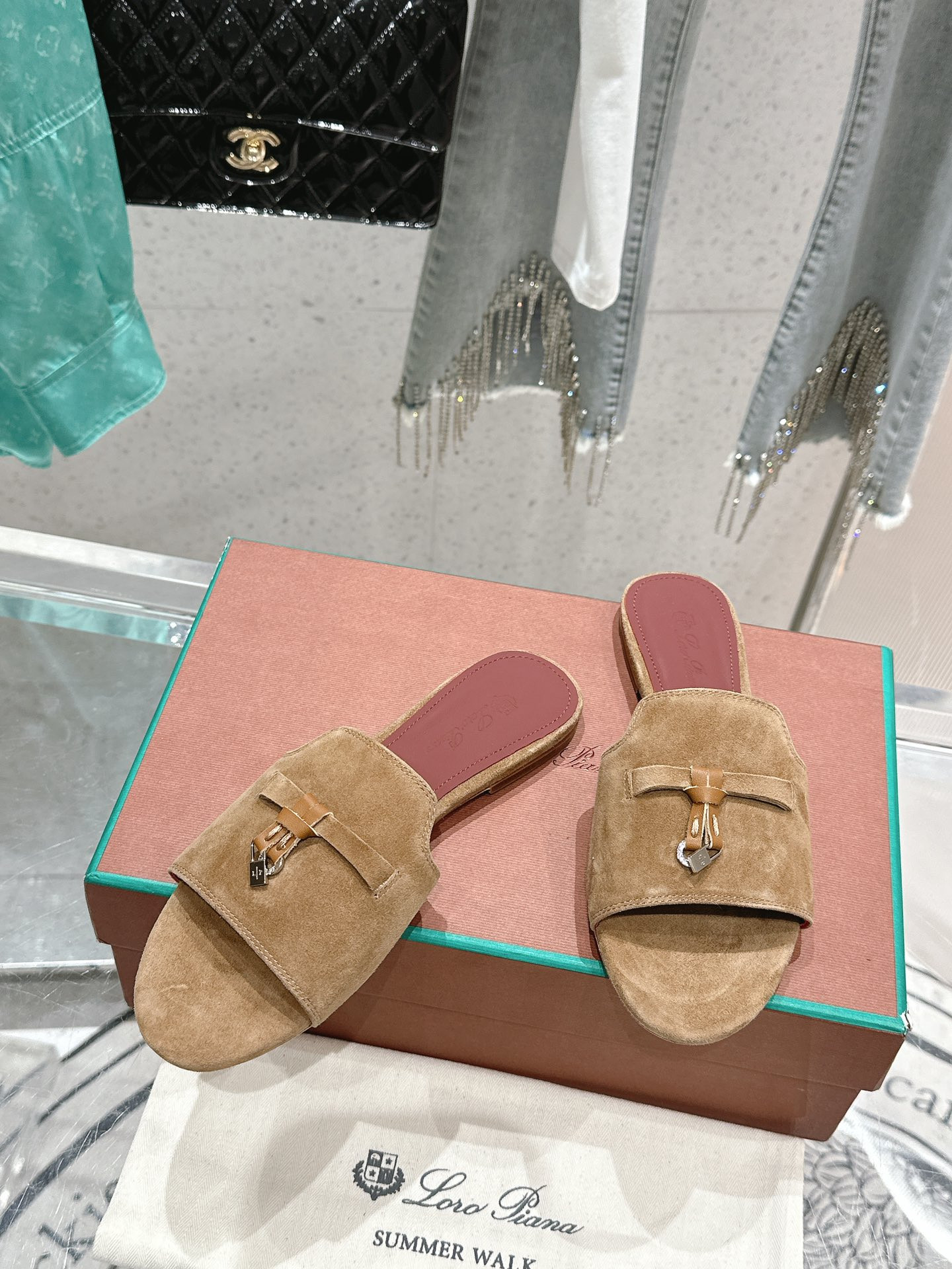 UA L0r0 P1ana Summer Charms Sandal