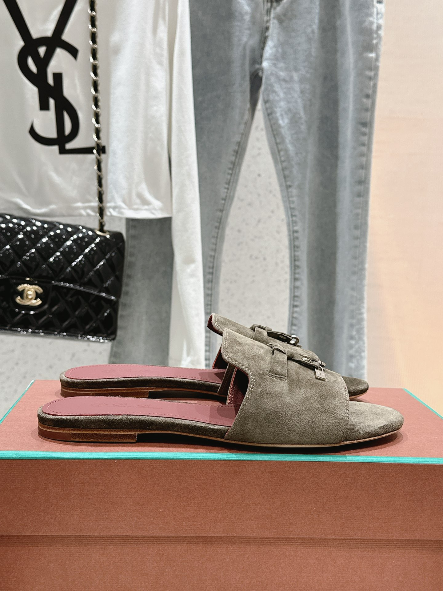 UA L0r0 P1ana Summer Charms Sandal