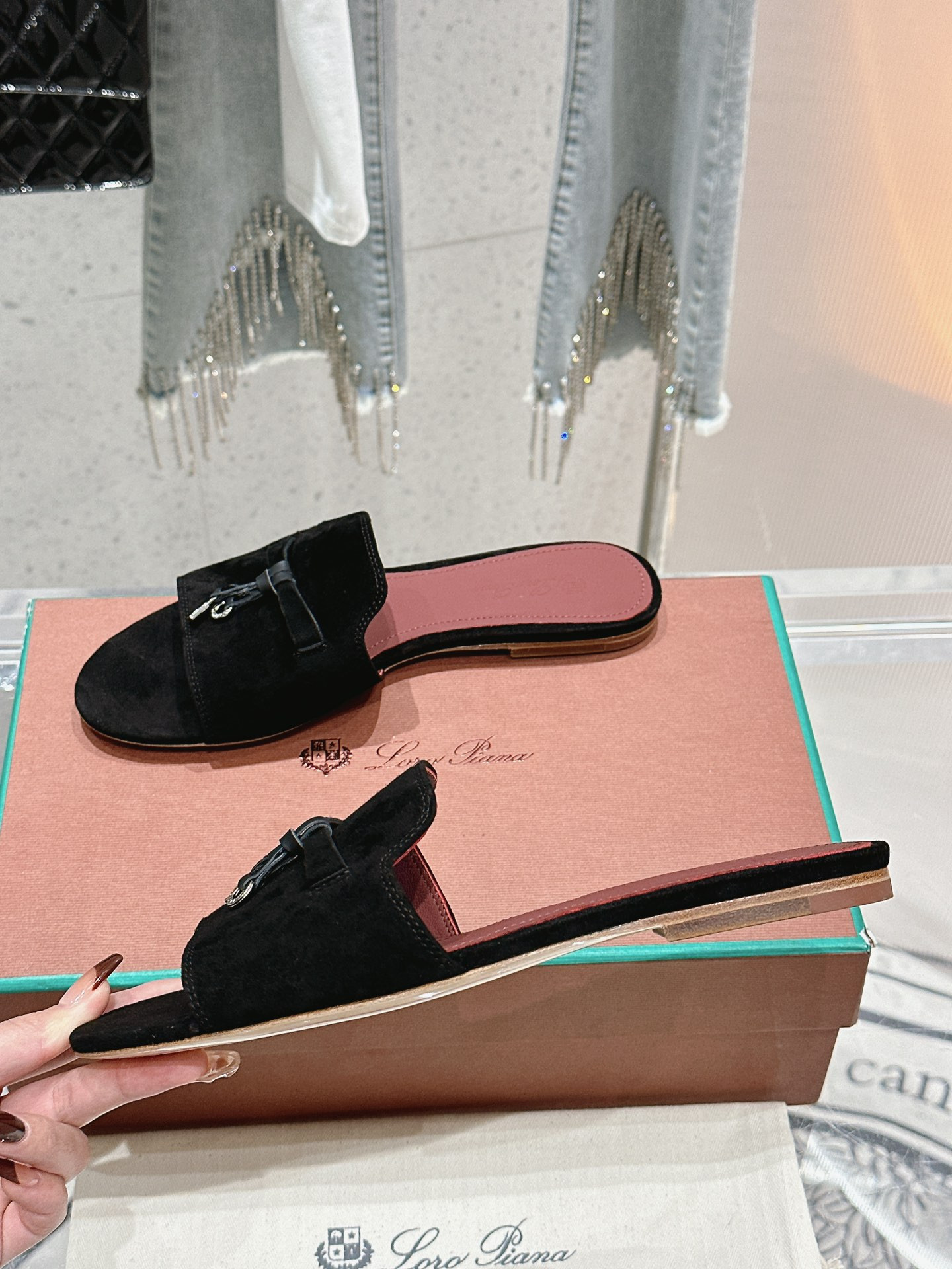 UA L0r0 P1ana Summer Charms Sandal