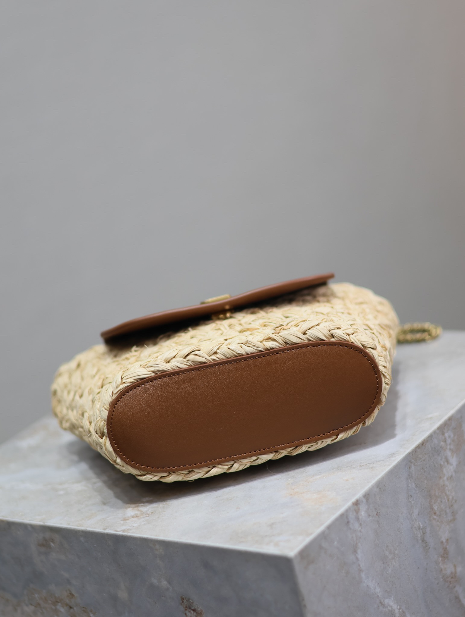Y51 Mini manon (raffiaaged vegetable tanned leather) 774269 23x12x6cm