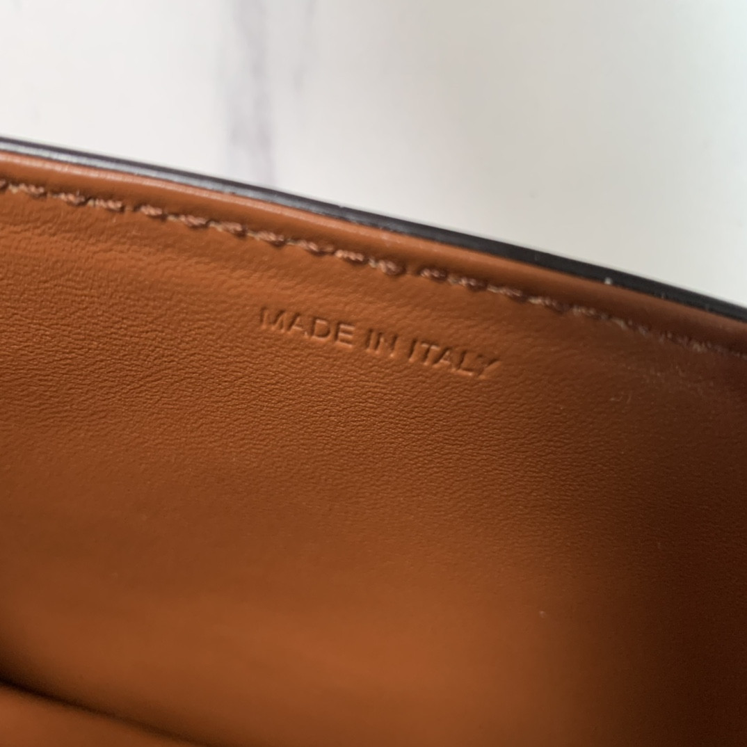 Ce1i*e Triomphe 22x16x6cm