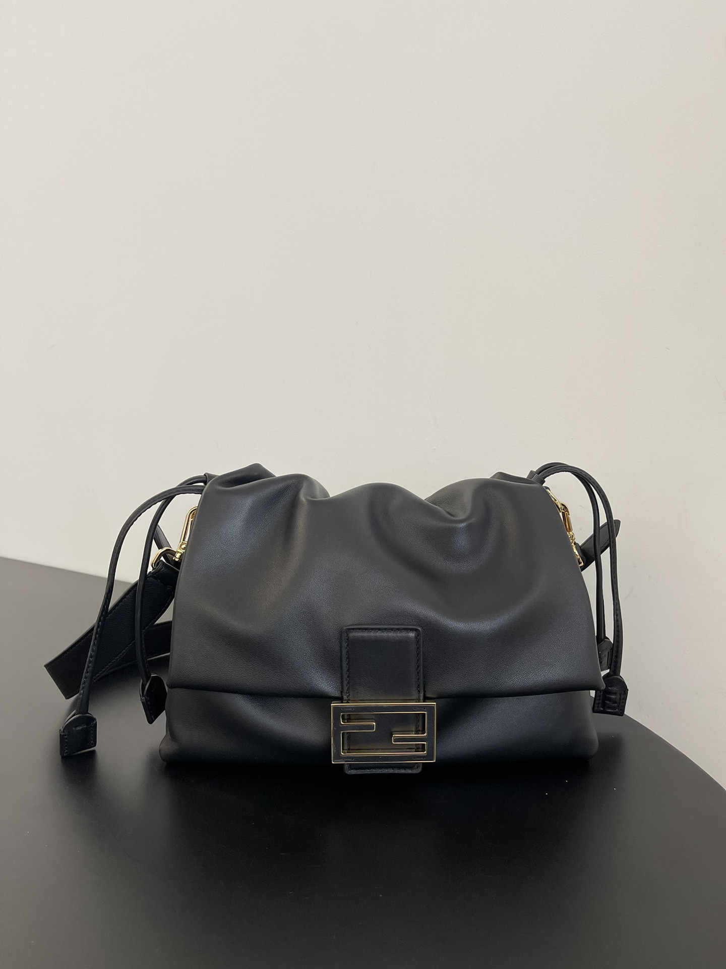 F**di Mamma Baguette Medium 26.5x8.5x18cm