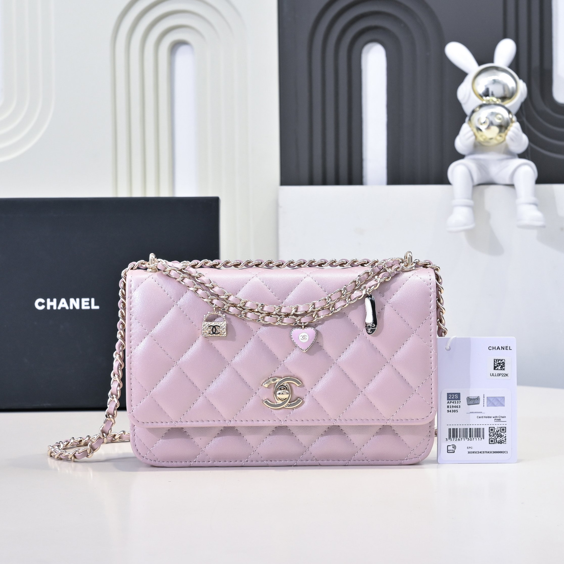 Ch**el SPRING-SUMMER 2025 PRE COLLECTION WALLET ON AP4537 19.5 × 13 × 3.5cm