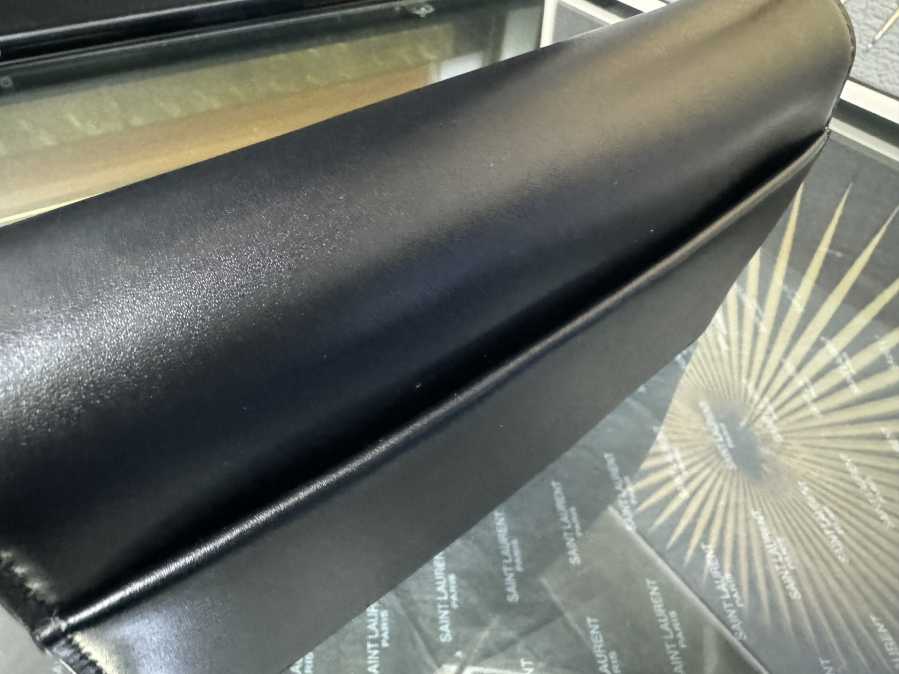 Y51 Sumset Clutch (Box) 810997 22x12x2cm