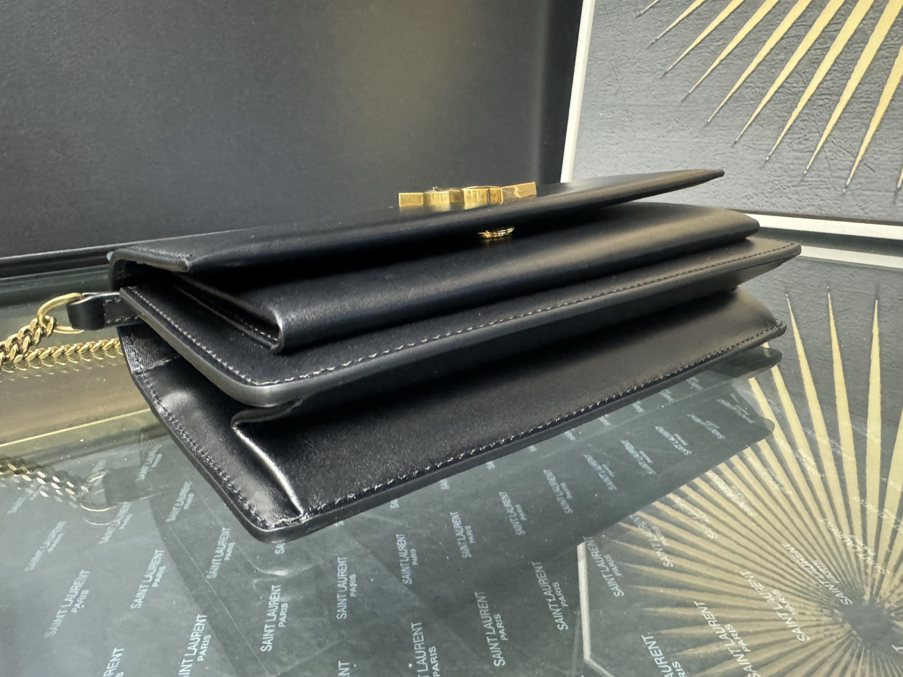 Y51 Sumset Clutch (Box) 810997 22x12x2cm