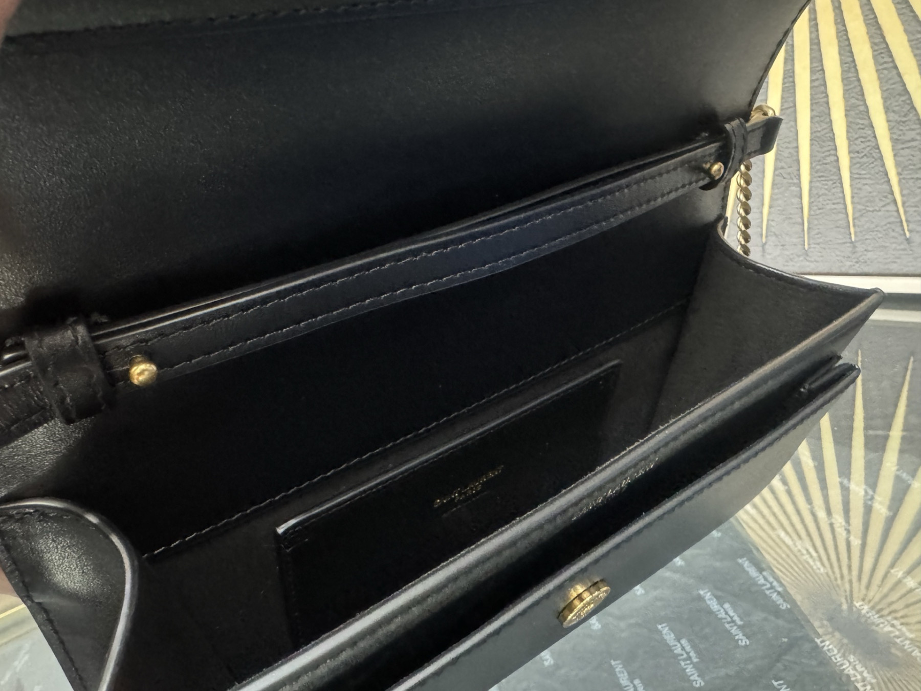 Y51 Sumset Clutch (Box) 810997 22x12x2cm