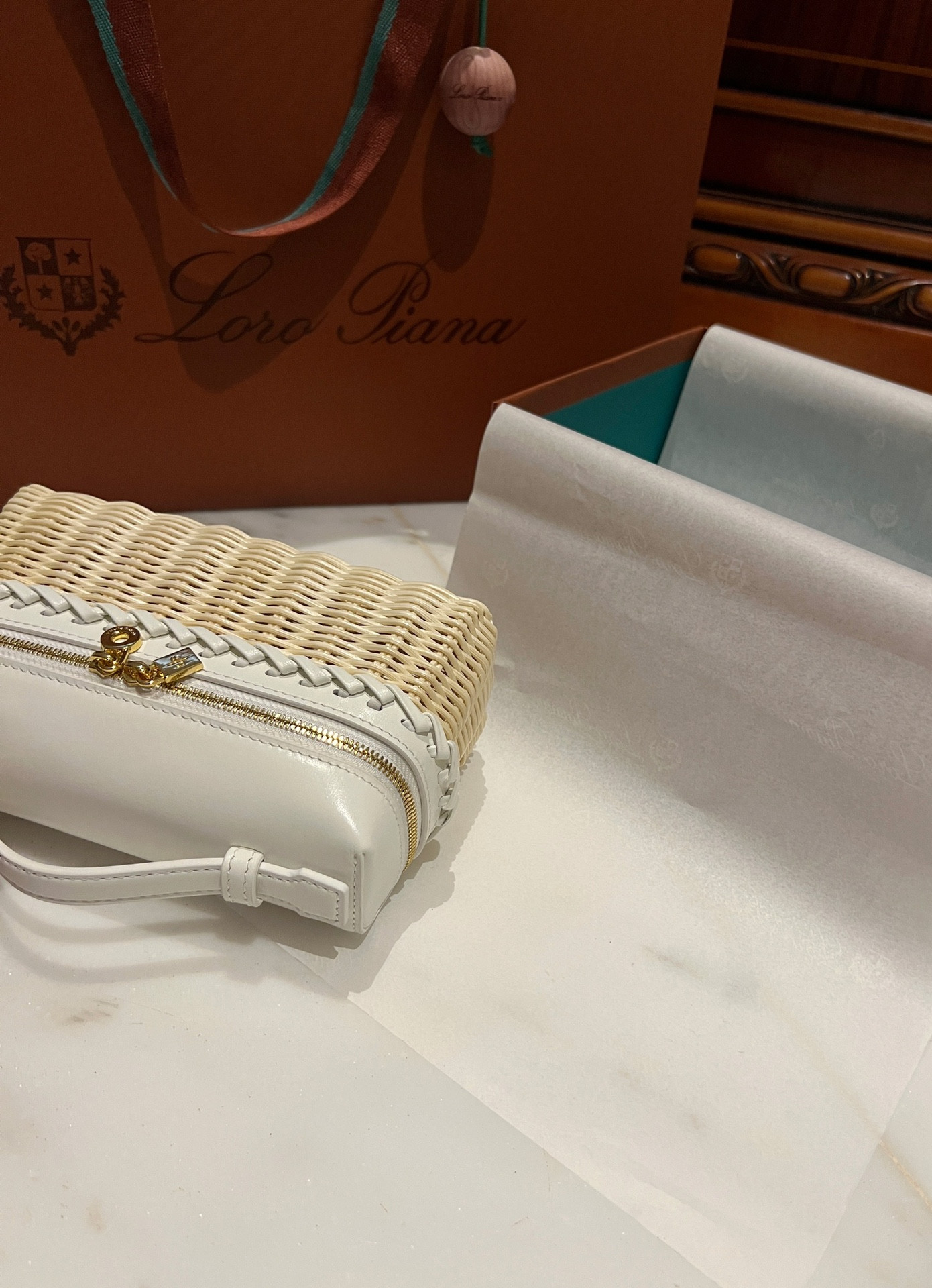 L0r0 P1ana Extra Pocket L19 Wicker Bag 19 x 11.5 x 7cm