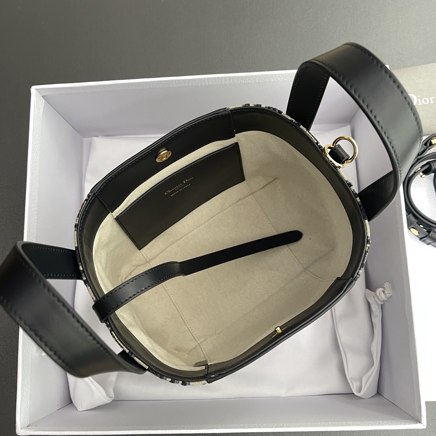 D10r Small Signature Bucket Bag 21x19x11cm