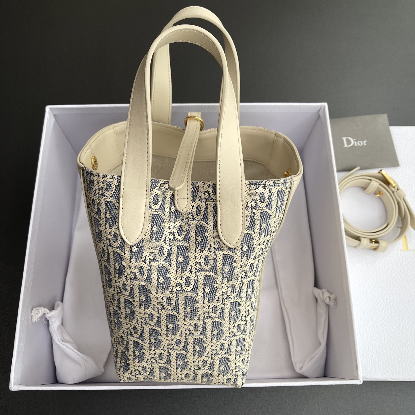 D10r Small Signature Bucket Bag 21x19x11cm