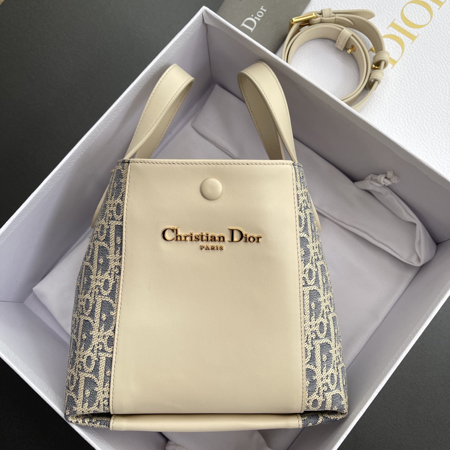 D10r Small Signature Bucket Bag 21x19x11cm