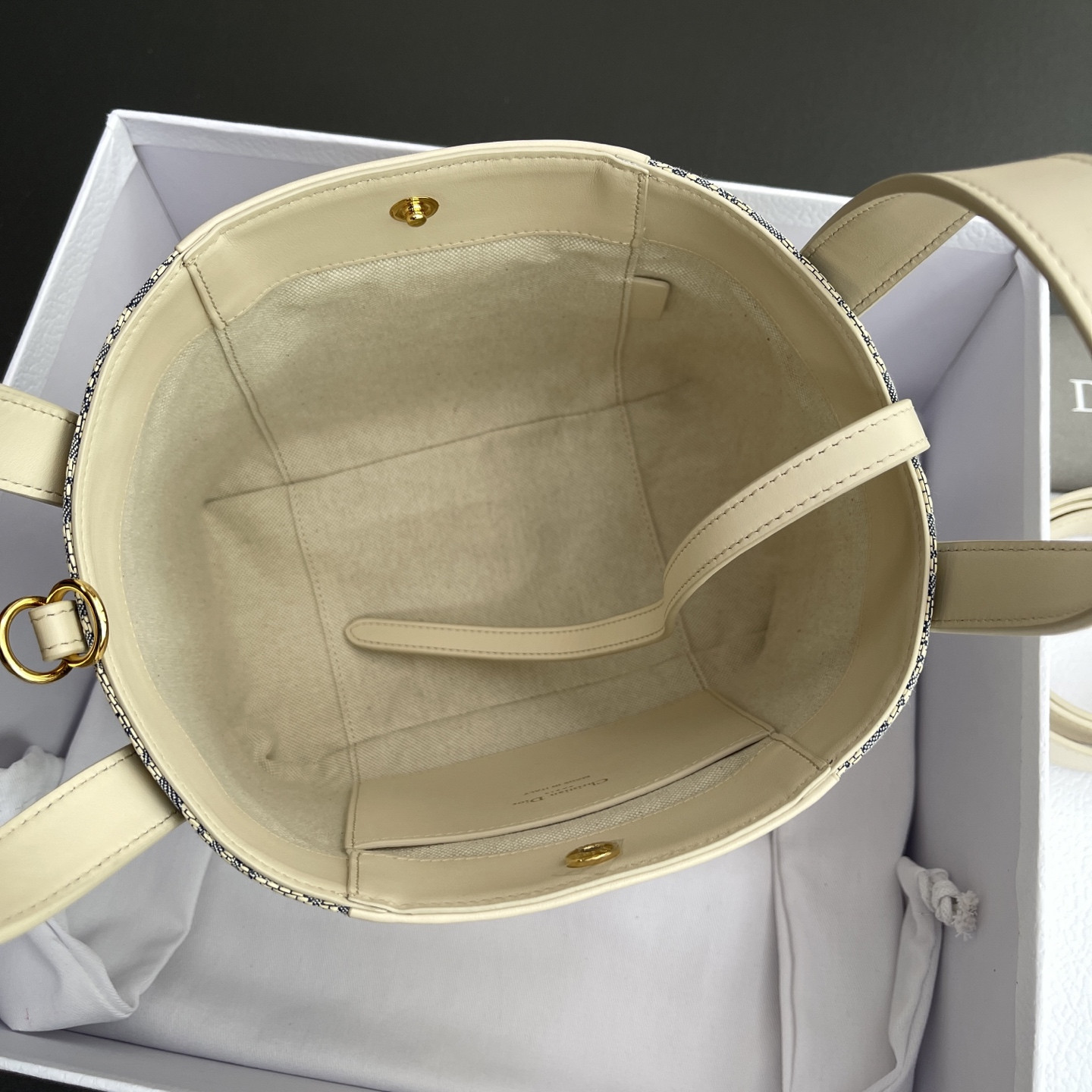 D10r Small Signature Bucket Bag 21x19x11cm