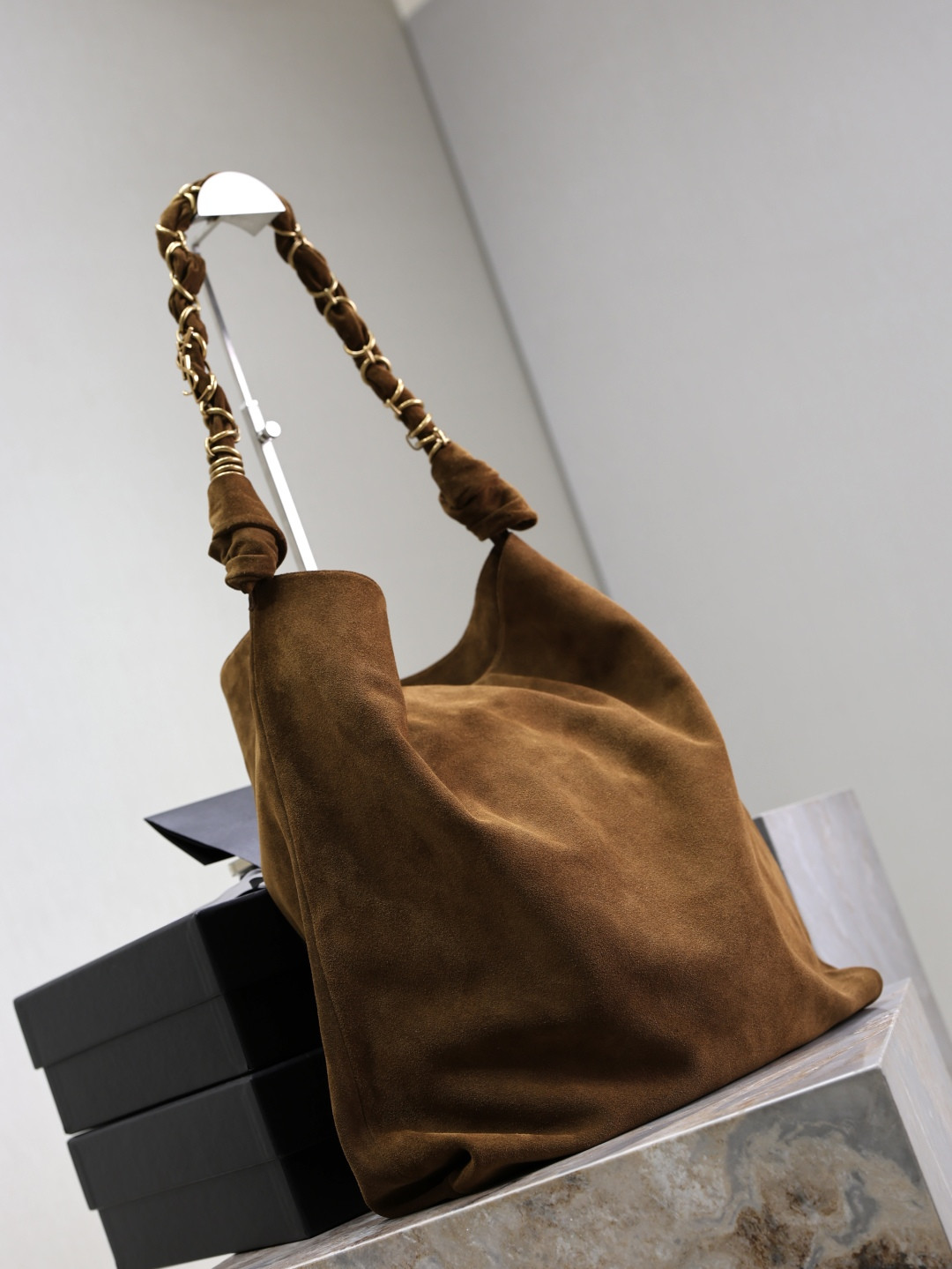 Y51 Amalia (suede) 42x50x1cm