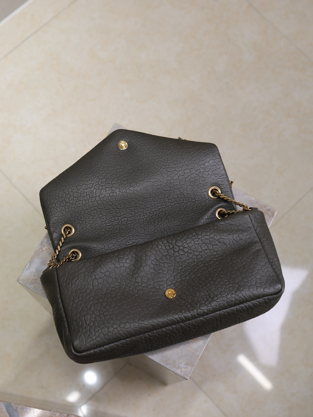 Y51 CALYPSO medium in grained lambskin 800916 30x15x7.5cm