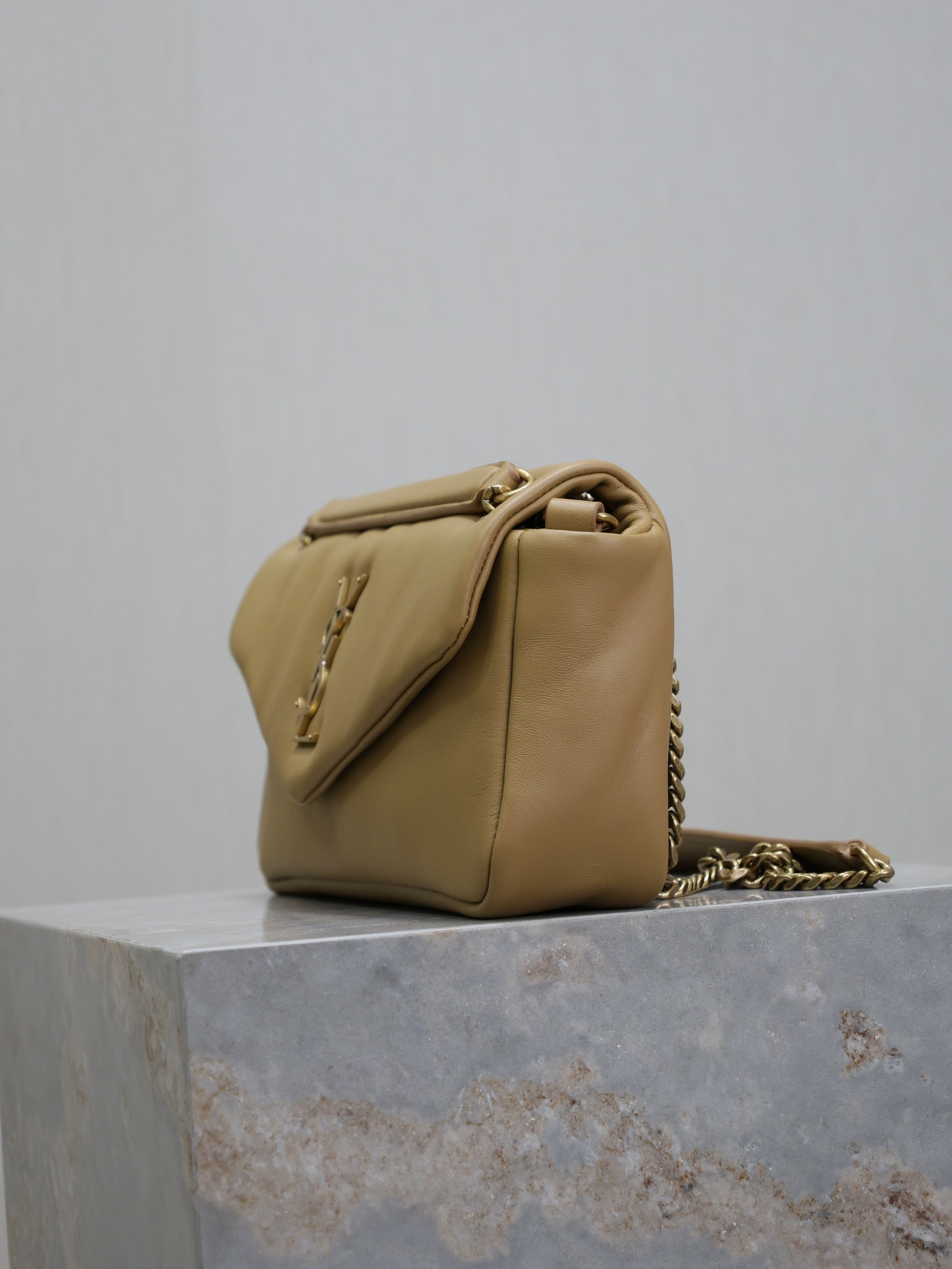 Y51 CALYPSO small in plunged lambskin 26x14x7cm