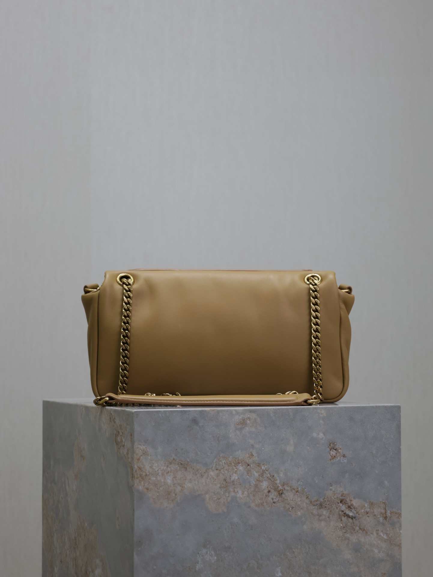 Y51 CALYPSO small in plunged lambskin 26x14x7cm