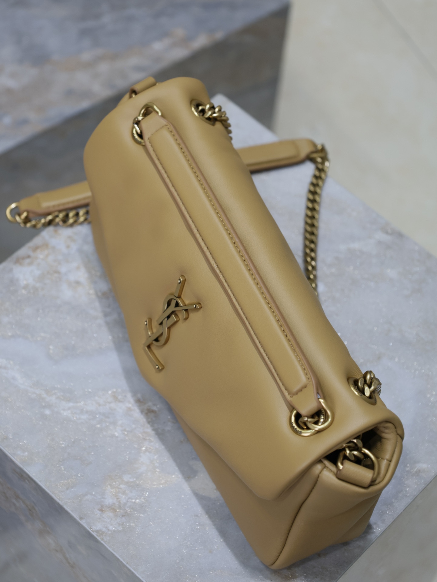 Y51 CALYPSO small in plunged lambskin 26x14x7cm