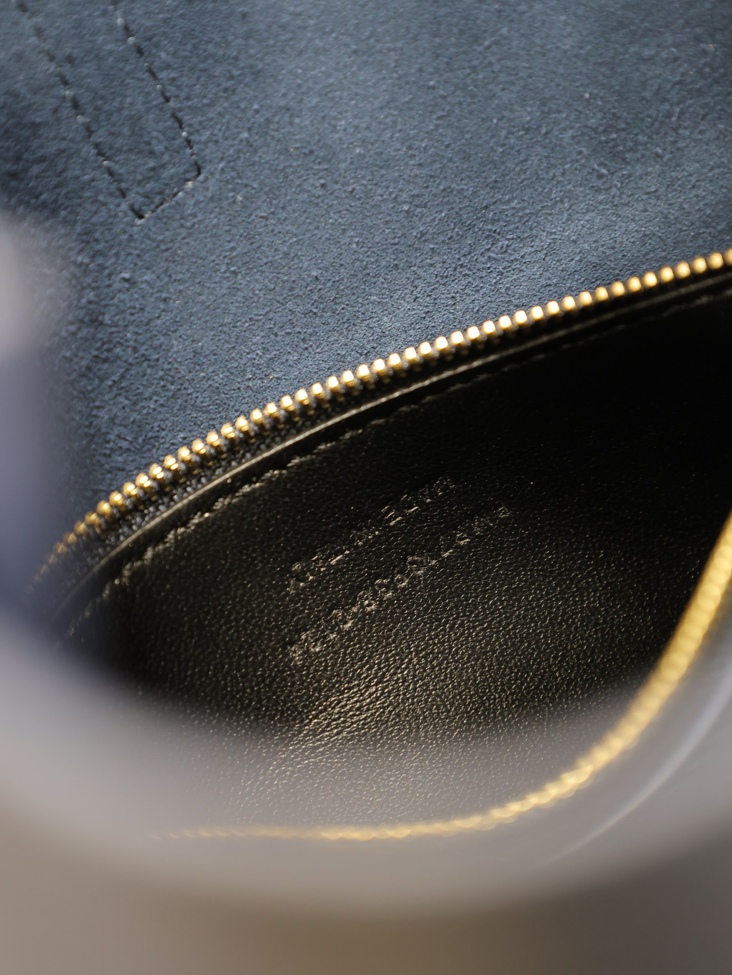 Y51 LE 5 À 7 S*pple small IN GRAINED LEATHER 23x22x8.5cm