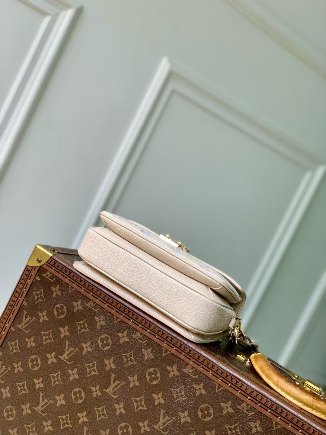 LV Pochette Métis East West M25682 21.5x13.5x6cm