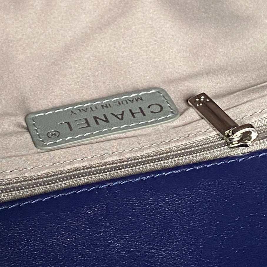 Ch**el Vintage Graffiti Tote Airport Bag 36x24x12cm