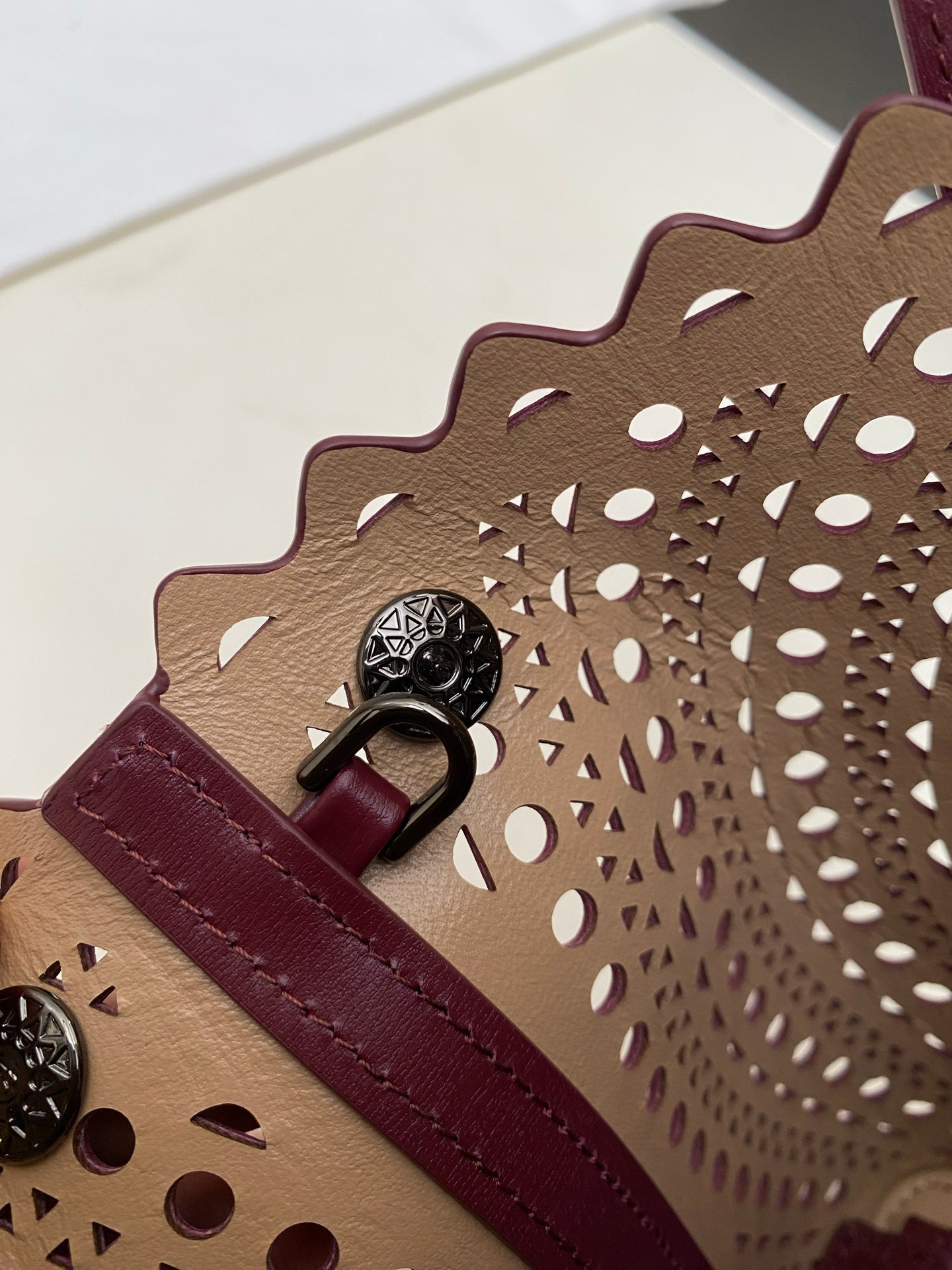 ALAÏA Mina 20 bag 20x17x10cm