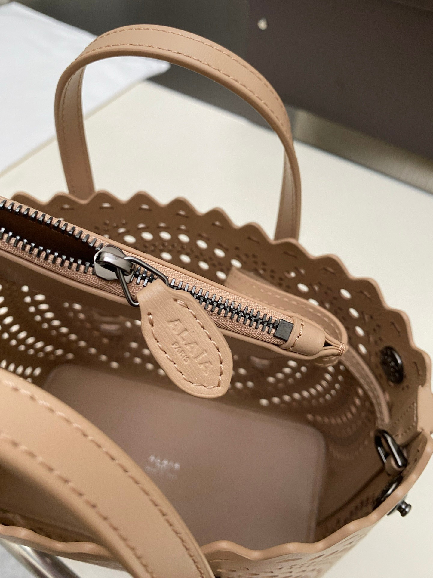 ALAÏA Mina 20 bag 20x17x10cm