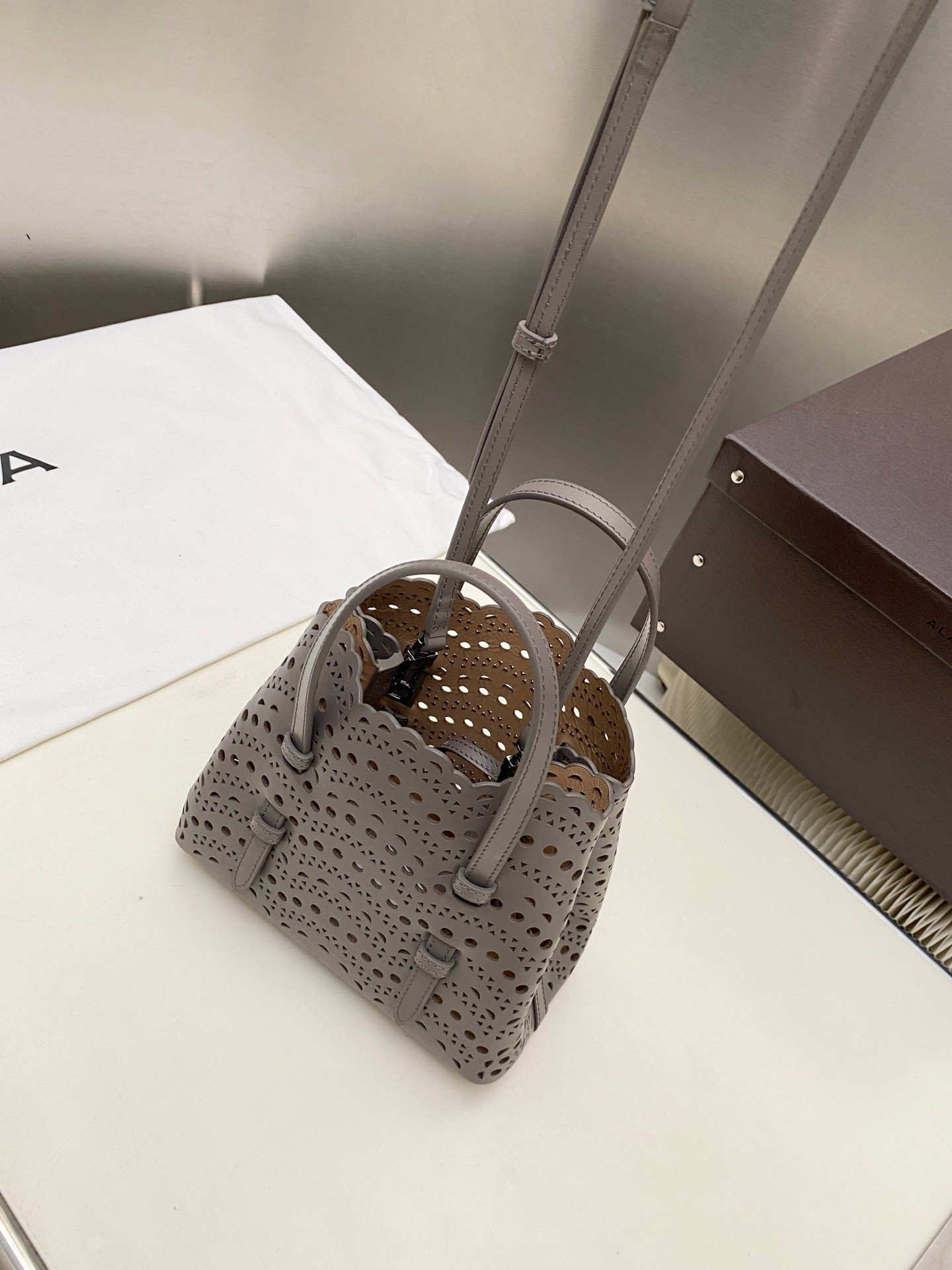 ALAÏA Mina 20 bag In Vienne Wave 20x17x10cm