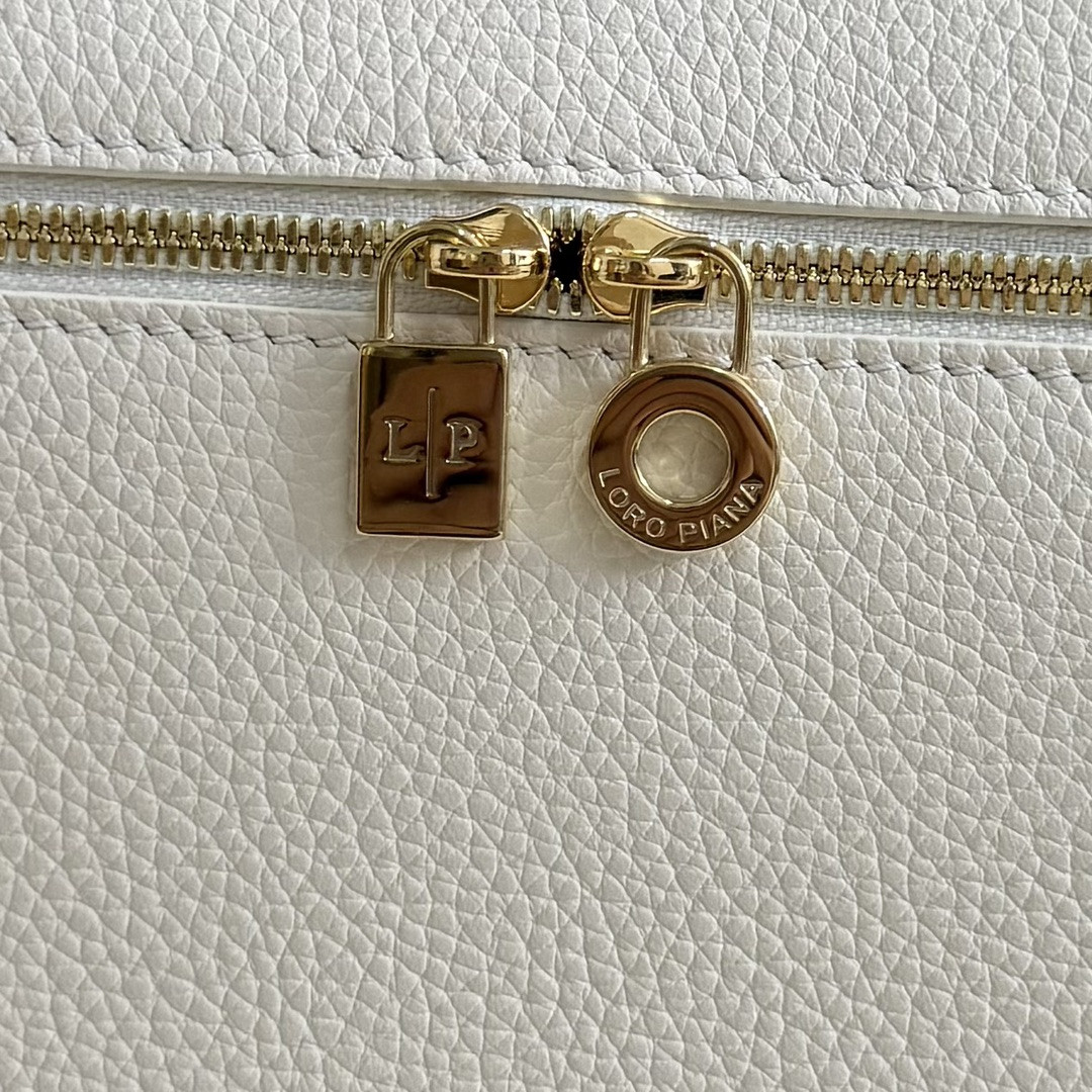 L0r0 P1ana Extra Pocket Backpack L23.5 23x21x8cm