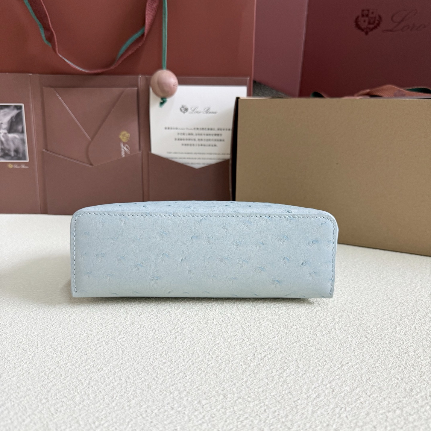 L0r0 P1ana Extra Pocket L19 Ostrich-grained Leather 11 x 19 x 6.5 cm