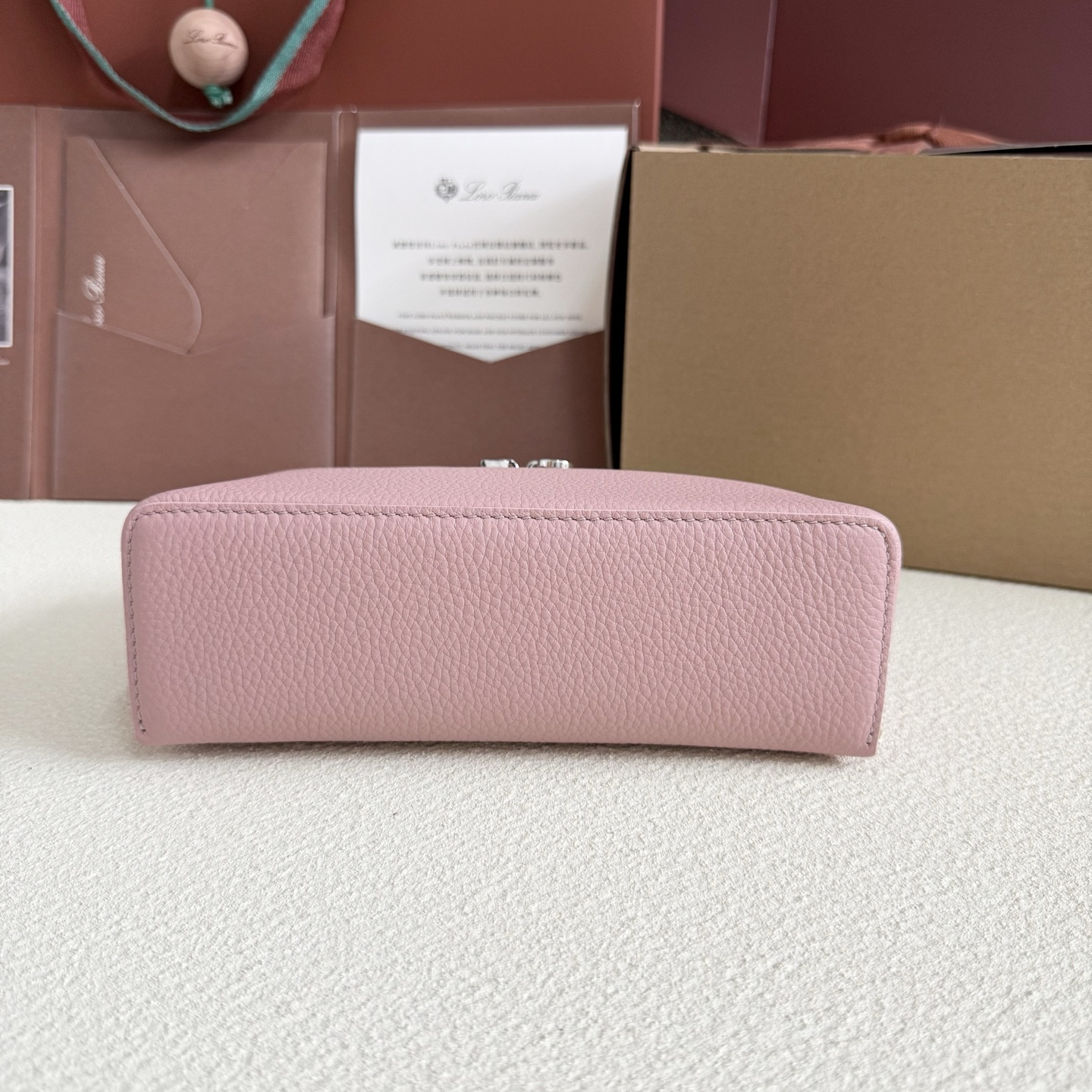 L0r0 P1ana Extra Pocket L19 Grained Calfskin 11 x 19 x 6.5 cm