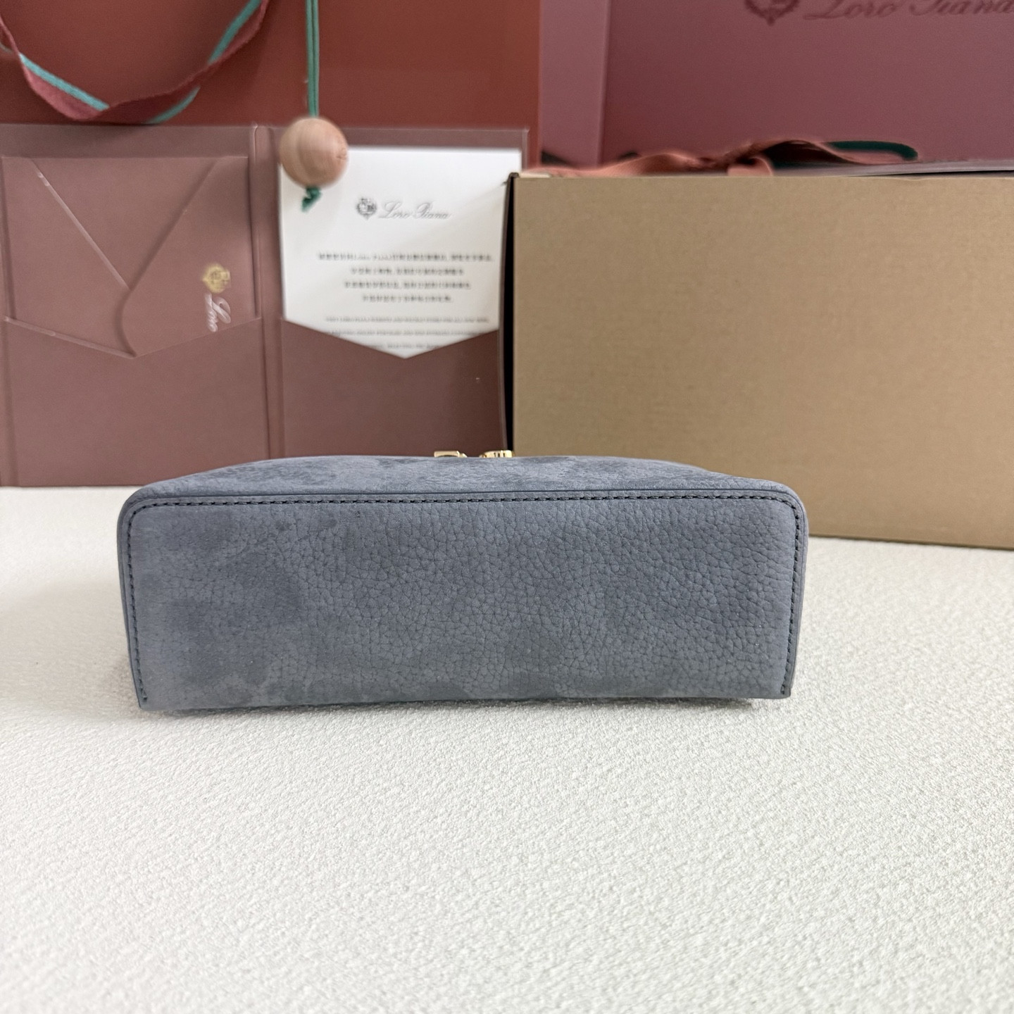 L0r0 P1ana Extra Pocket L19 Grained Calfskin 11 x 19 x 6.5 cm