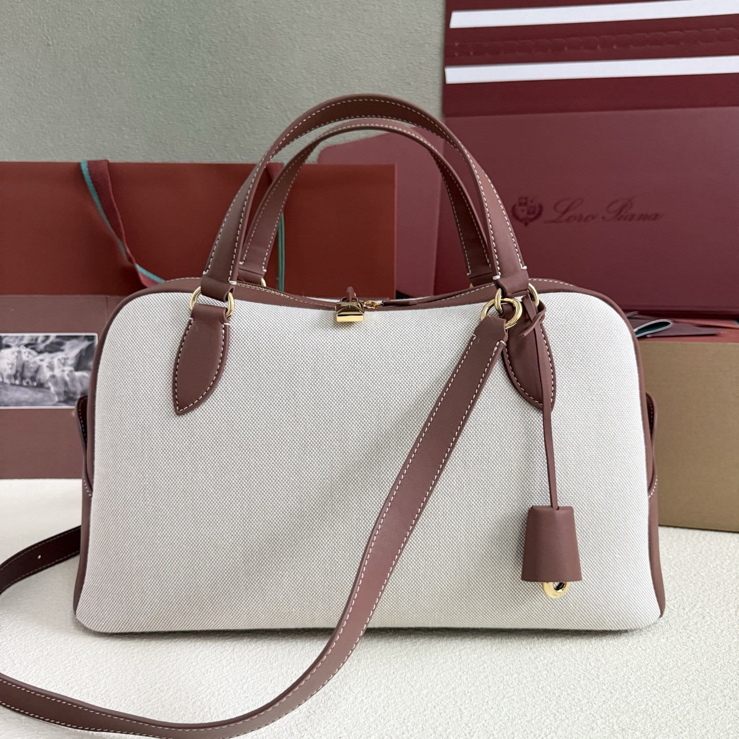 L0r0 P1ana Needle 38x22x16cm