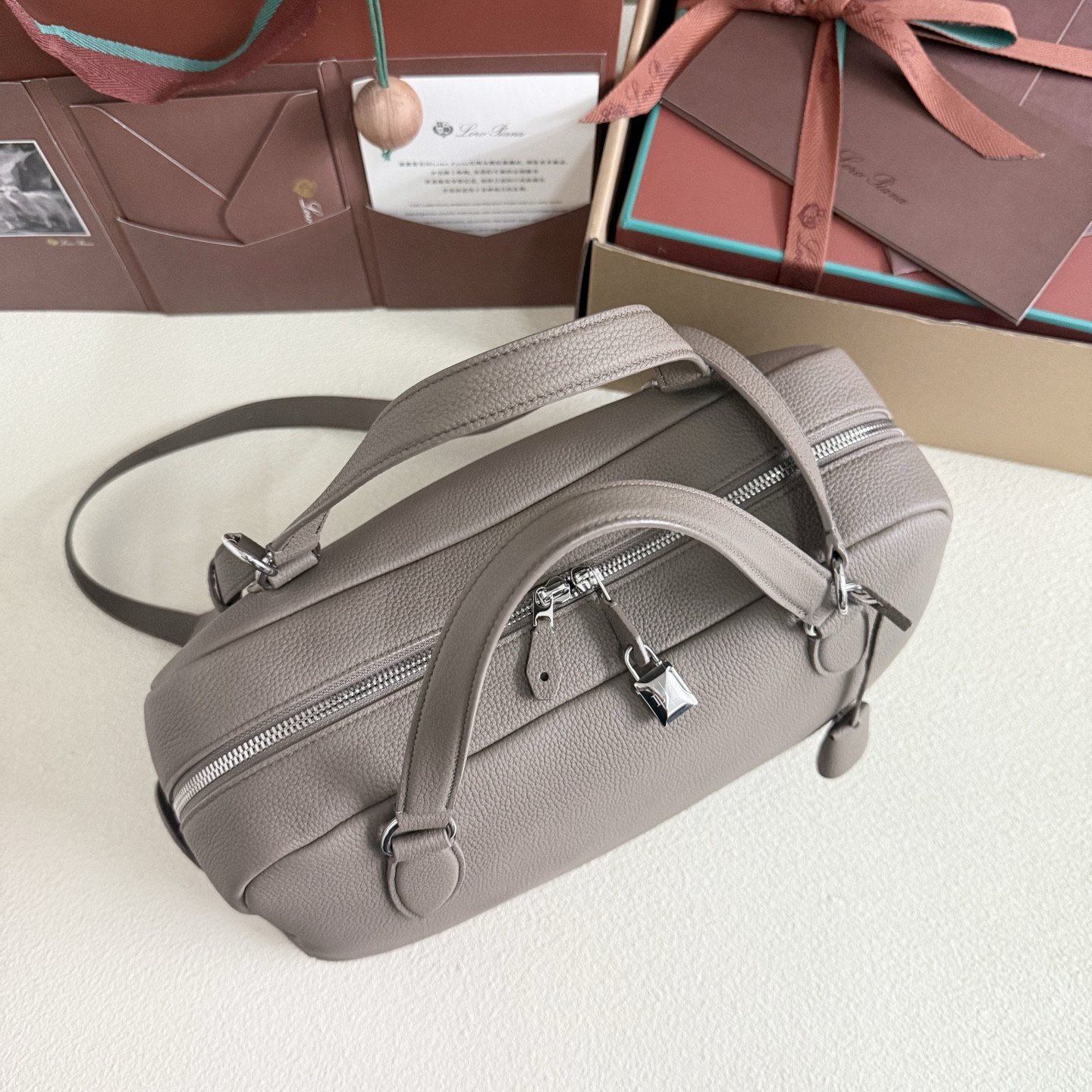 L0r0 P1ana Needle 38x22x16cm