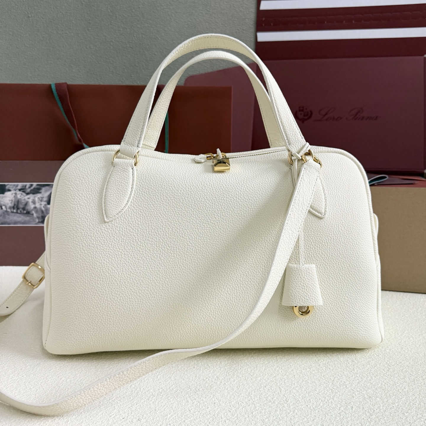 L0r0 P1ana Needle 38x22x16cm